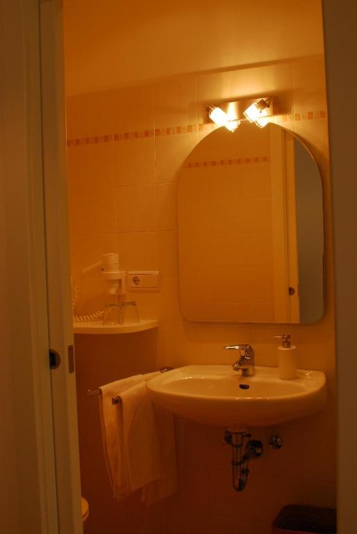 Hotel Dolomiten Collalbo Phòng bức ảnh